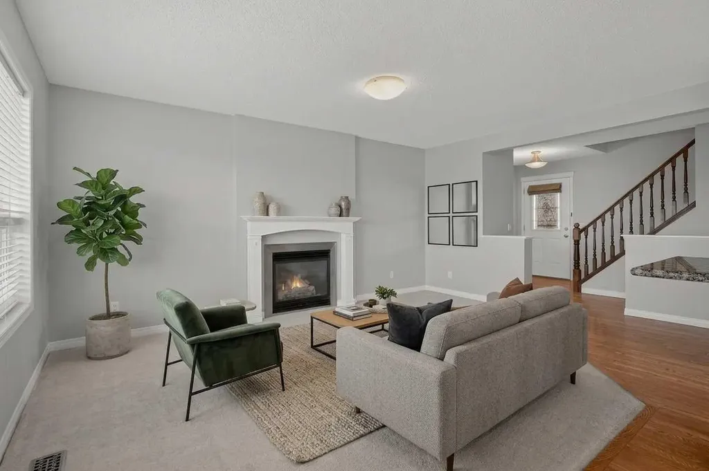 124 Everglen Way SW Calgary AB t2y 5g2