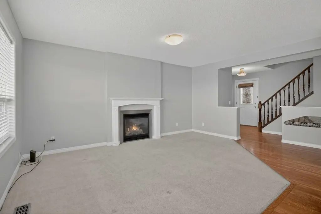 124 Everglen Way SW Calgary AB t2y 5g2