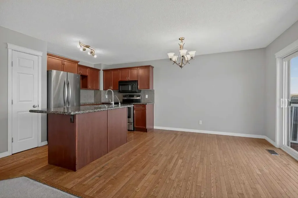 124 Everglen Way SW Calgary AB t2y 5g2