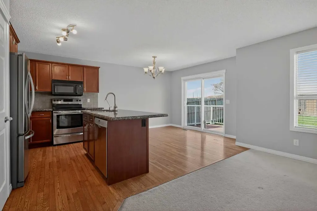 124 Everglen Way SW Calgary AB t2y 5g2