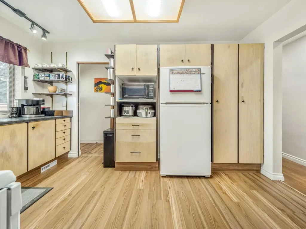1611 24 Street S Lethbridge AB T1K 2M2
