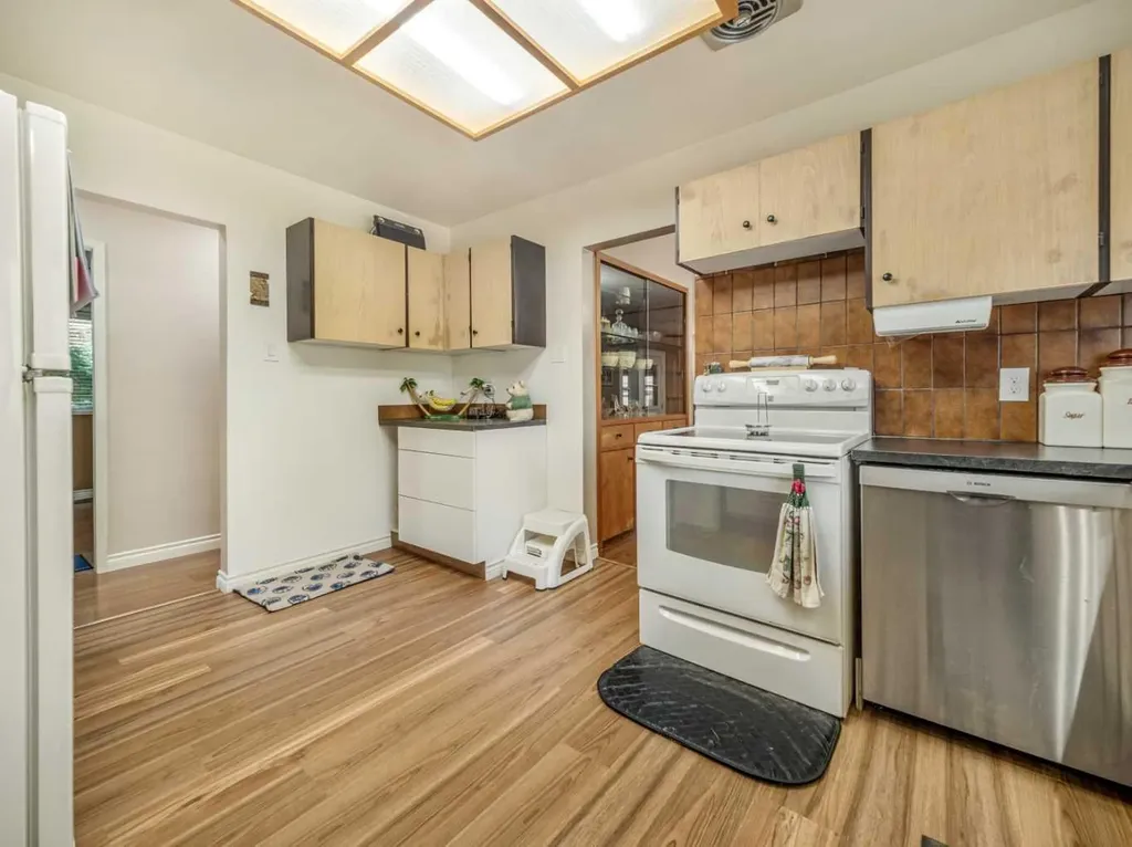 1611 24 Street S Lethbridge AB T1K 2M2