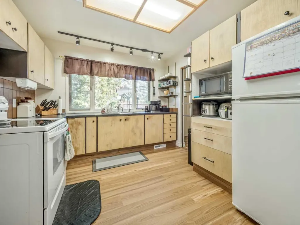 1611 24 Street S Lethbridge AB T1K 2M2