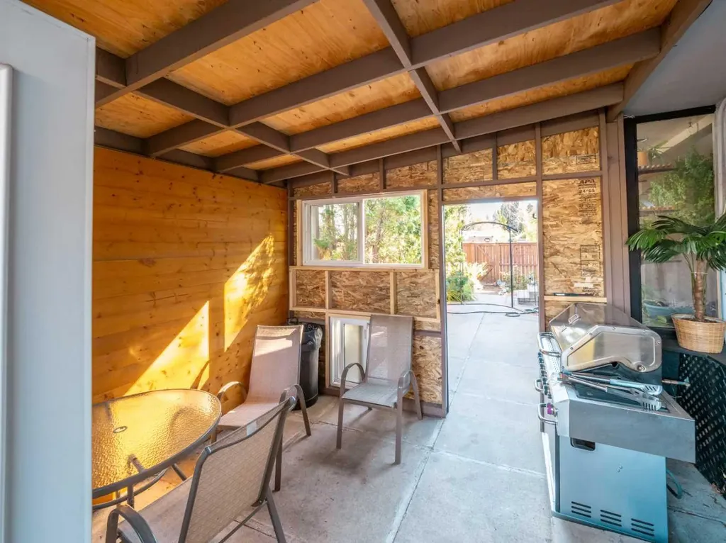 1611 24 Street S Lethbridge AB T1K 2M2