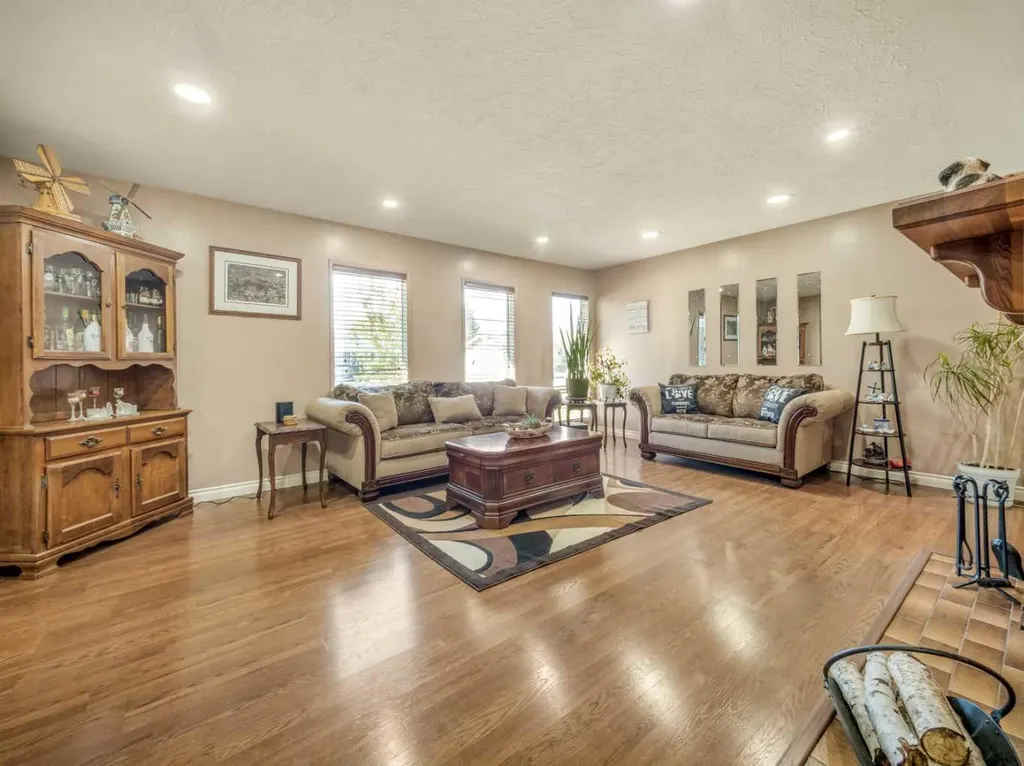 1611 24 Street S Lethbridge AB T1K 2M2