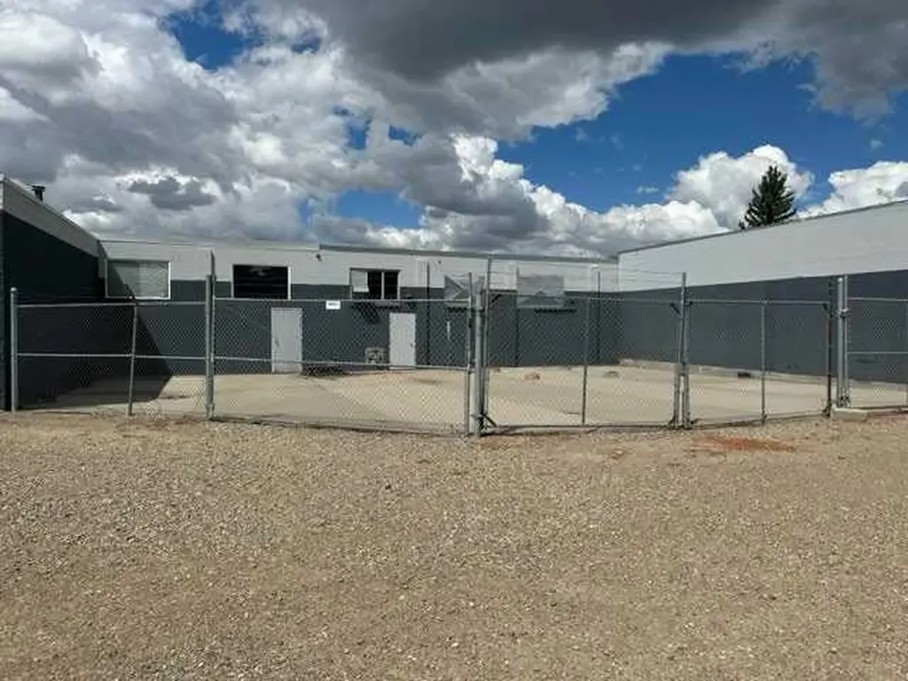 2930 9 Avenue N Lethbridge AB T1H 5E4
