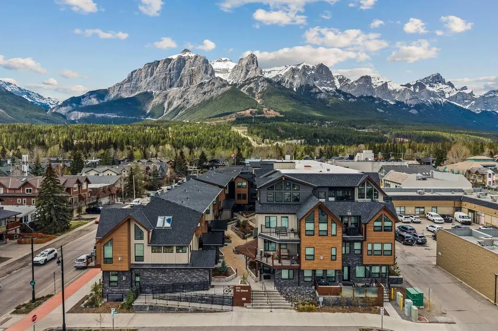 810 7th Street Canmore AB T1W0N4