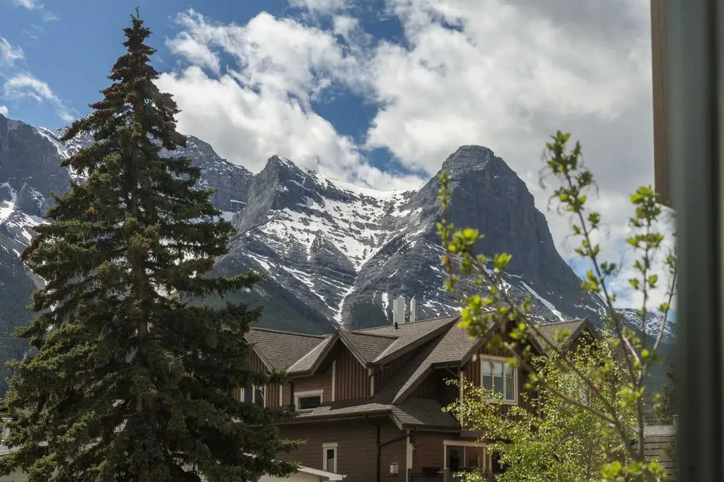 810 7th Street Canmore AB T1W0N4