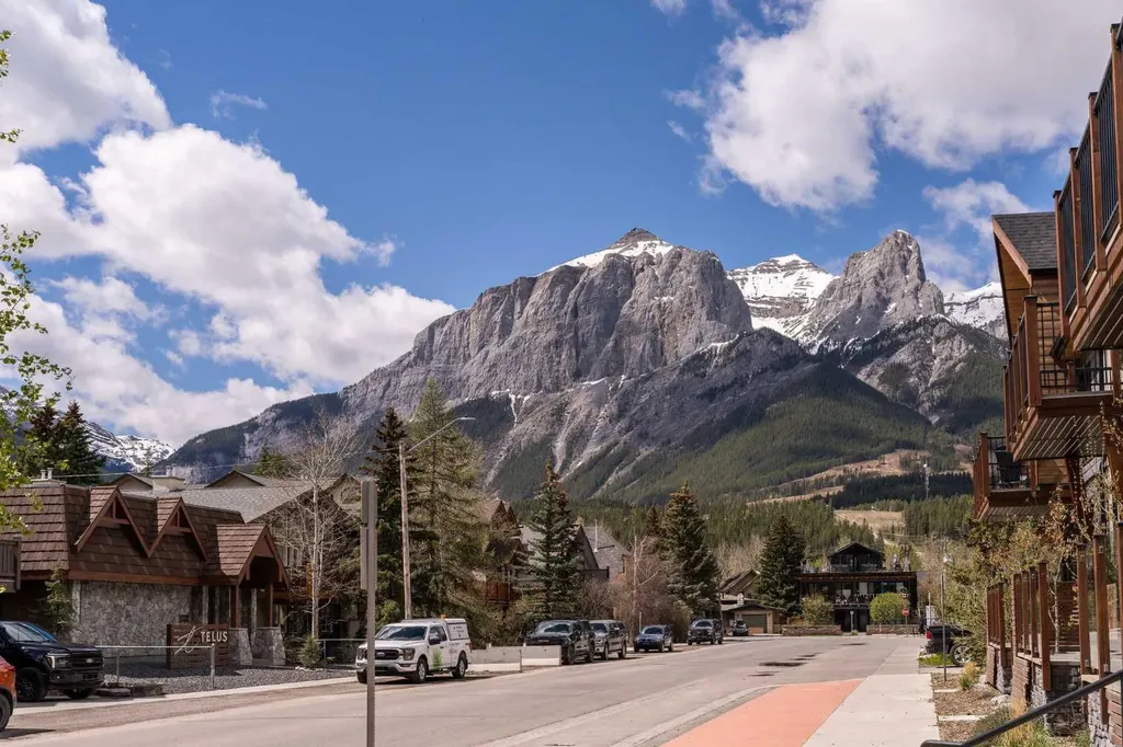 810 7th Street Canmore AB T1W0N4