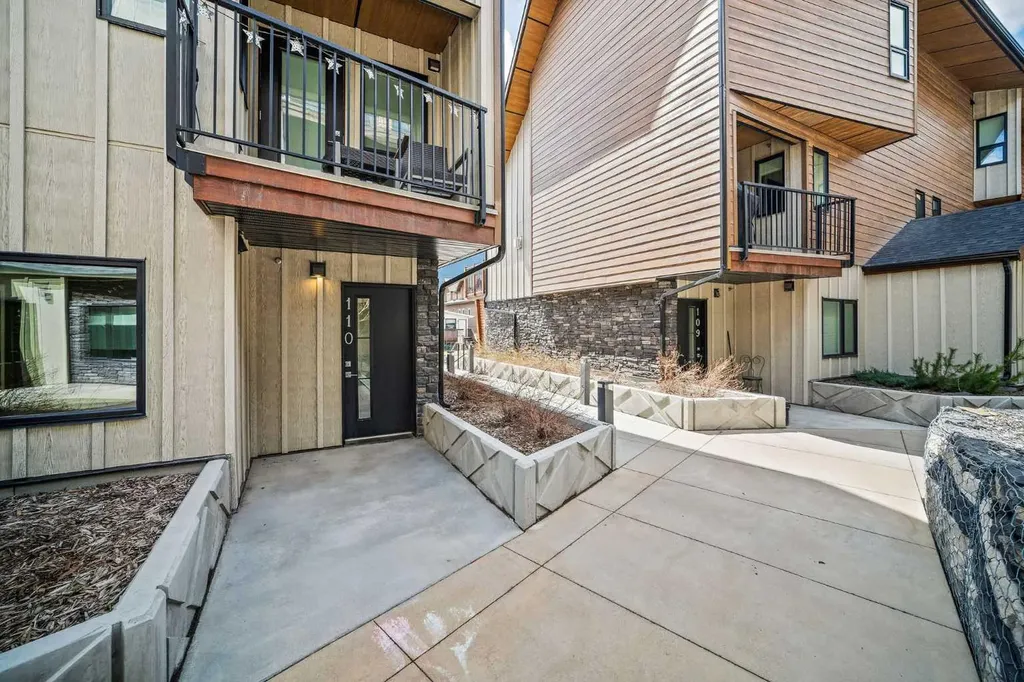 810 7th Street Canmore AB T1W0N4