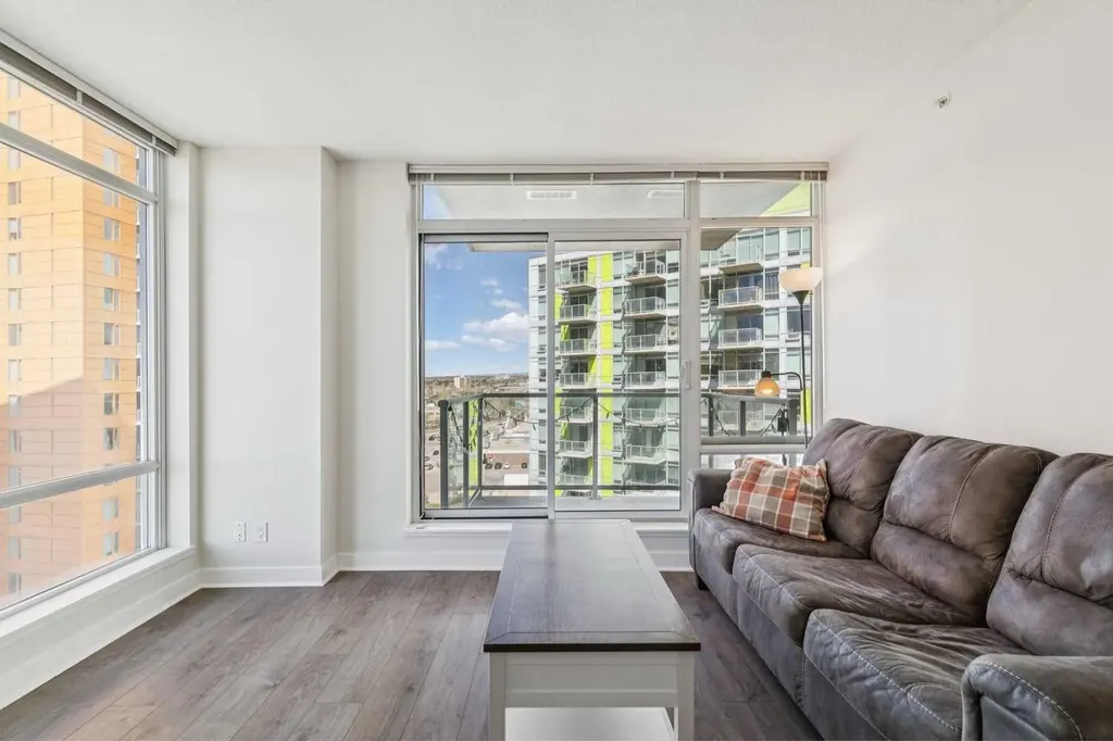 10 Brentwood Common NW Calgary AB T2L 2L6