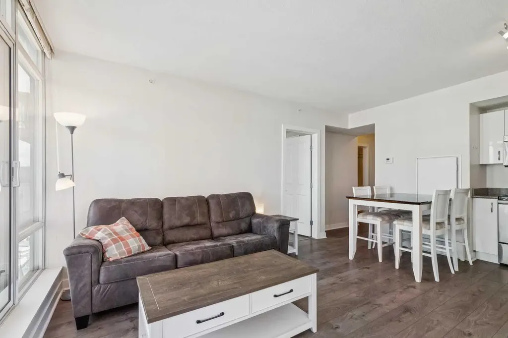 10 Brentwood Common NW Calgary AB T2L 2L6