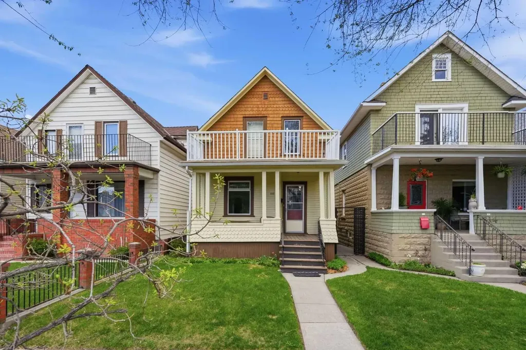 816 3 Avenue NW Calgary AB T2N 0J4