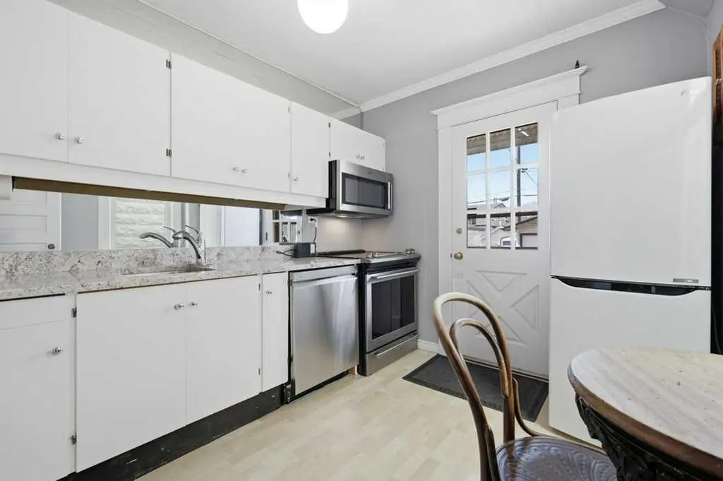 816 3 Avenue NW Calgary AB T2N 0J4