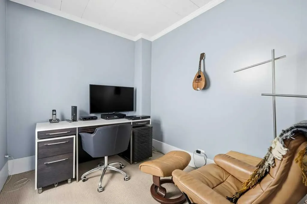 816 3 Avenue NW Calgary AB T2N 0J4