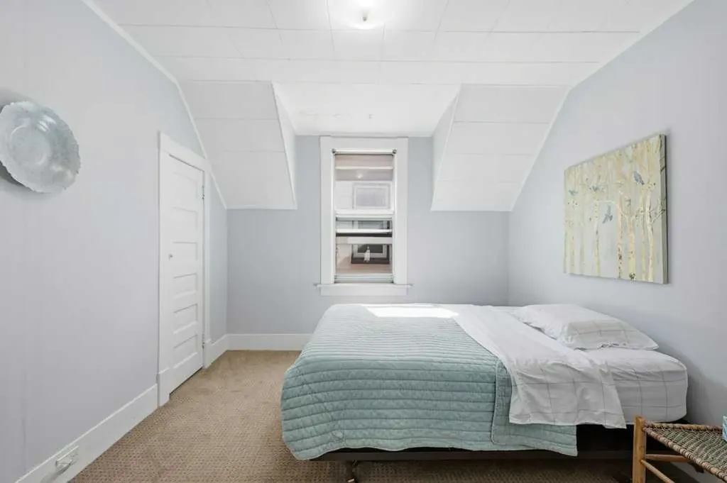 816 3 Avenue NW Calgary AB T2N 0J4