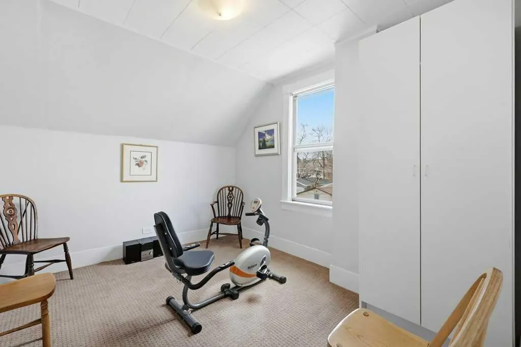 816 3 Avenue NW Calgary AB T2N 0J4