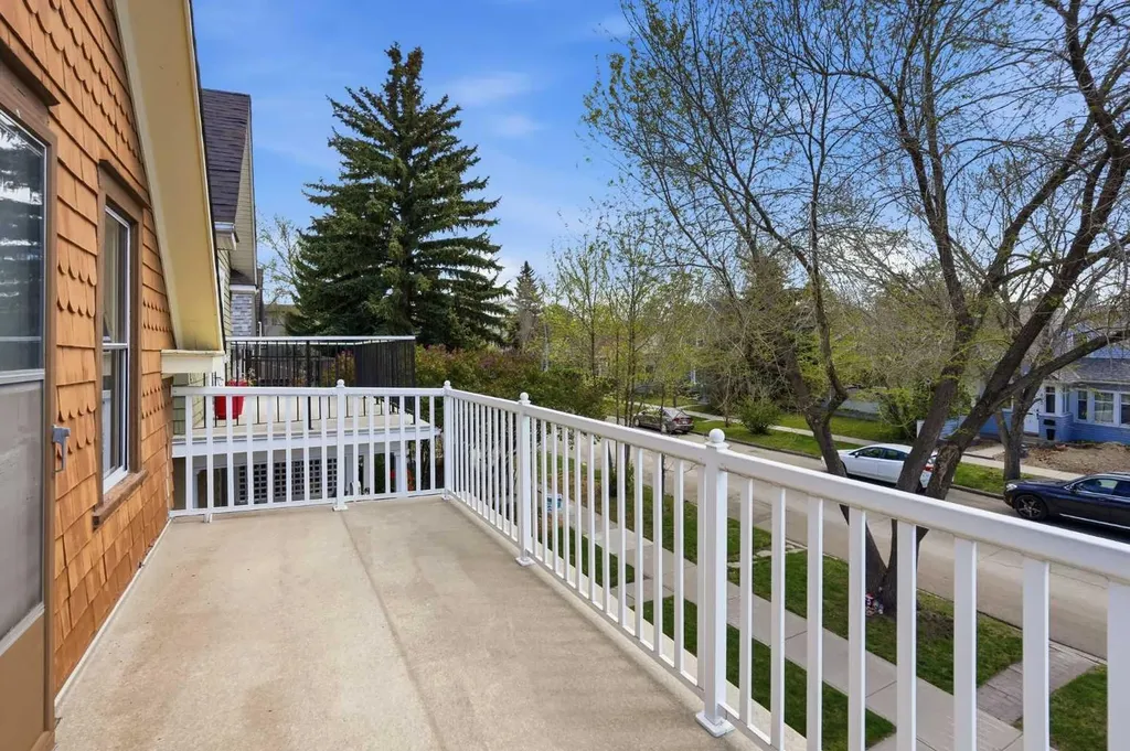 816 3 Avenue NW Calgary AB T2N 0J4