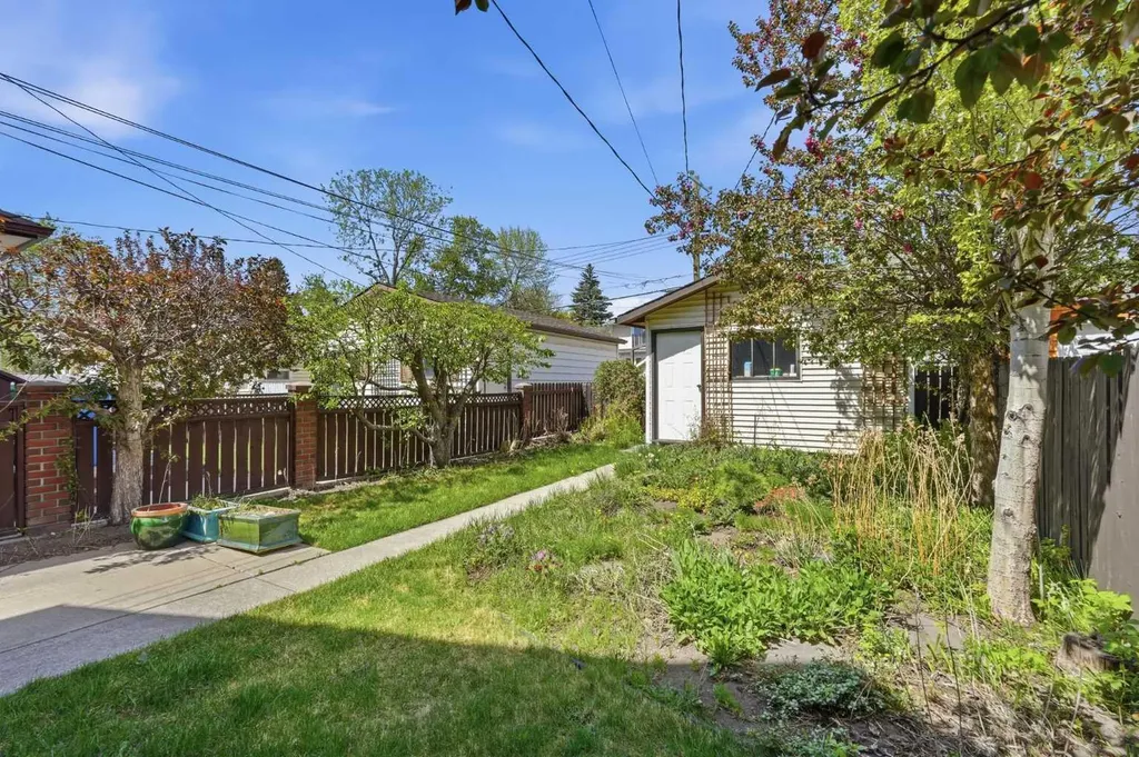 816 3 Avenue NW Calgary AB T2N 0J4