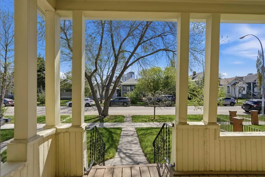 816 3 Avenue NW Calgary AB T2N 0J4