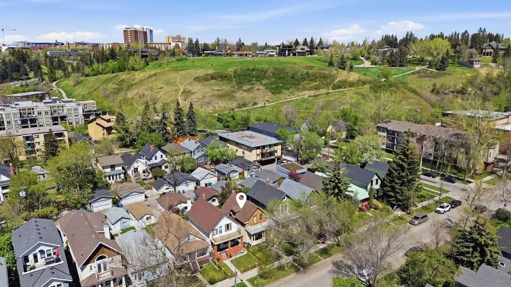 816 3 Avenue NW Calgary AB T2N 0J4