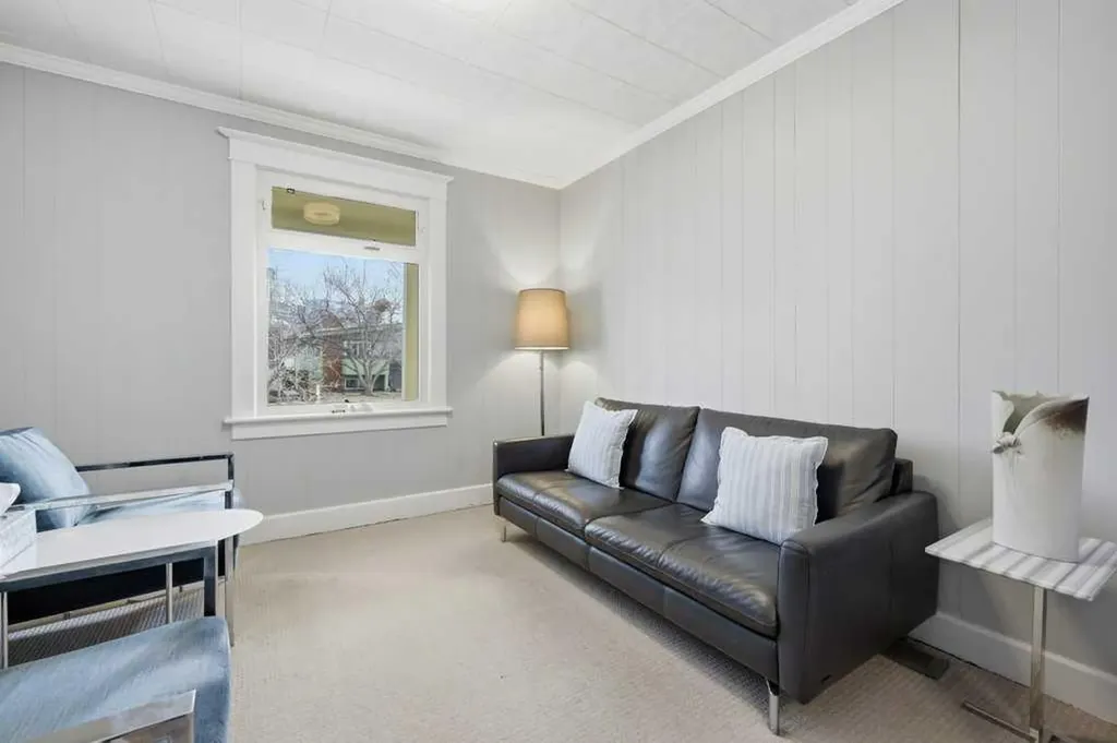 816 3 Avenue NW Calgary AB T2N 0J4