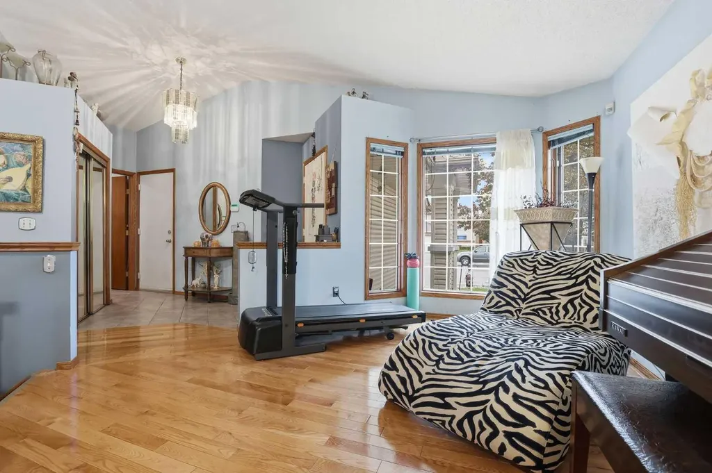 866 Applewood Drive SE Calgary AB T2A7R6