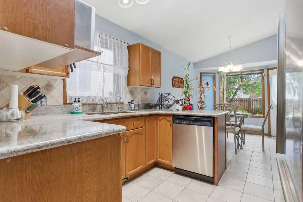 866 Applewood Drive SE Calgary AB T2A7R6
