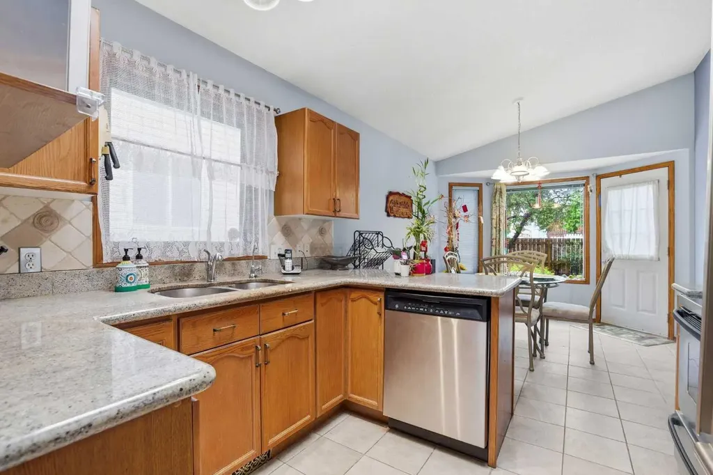 866 Applewood Drive SE Calgary AB T2A7R6
