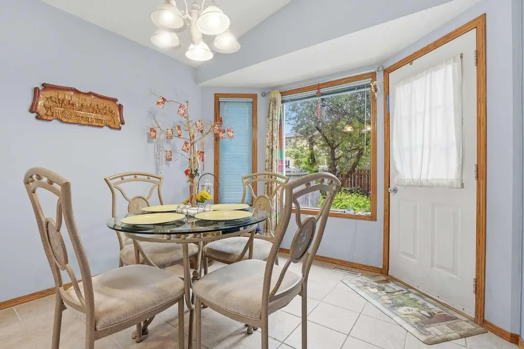 866 Applewood Drive SE Calgary AB T2A7R6