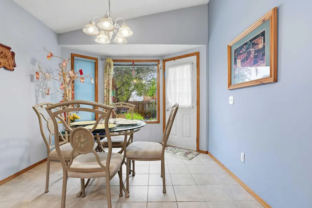 866 Applewood Drive SE Calgary AB T2A7R6