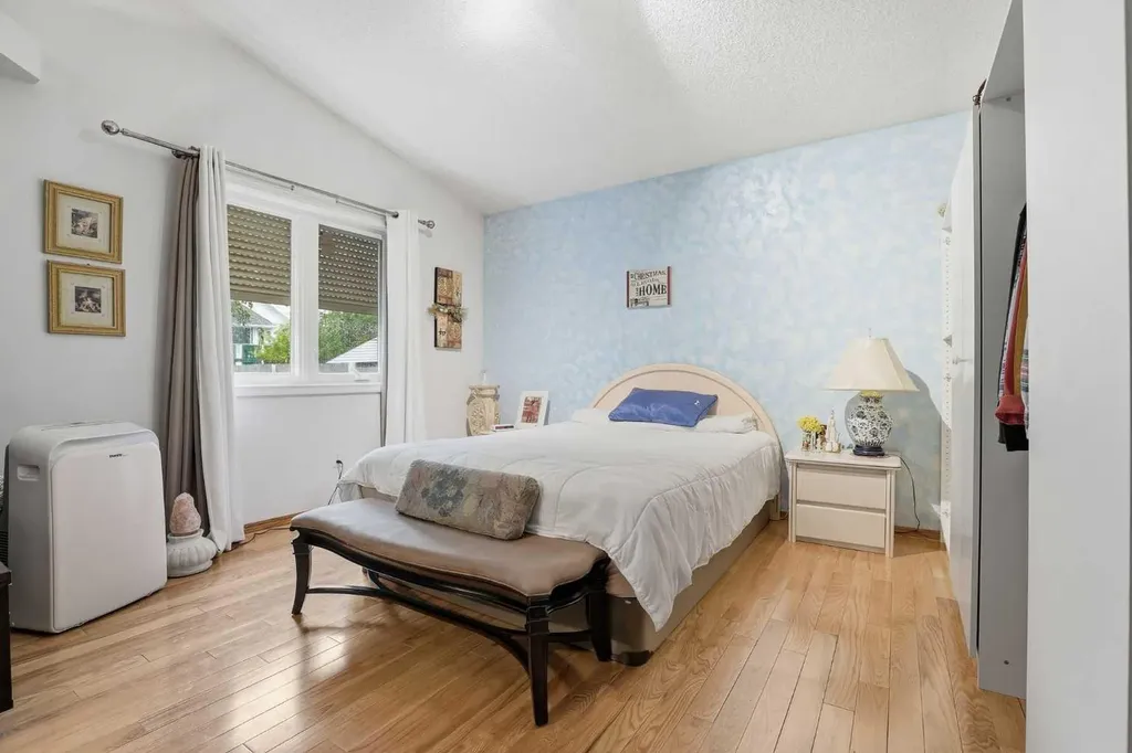 866 Applewood Drive SE Calgary AB T2A7R6