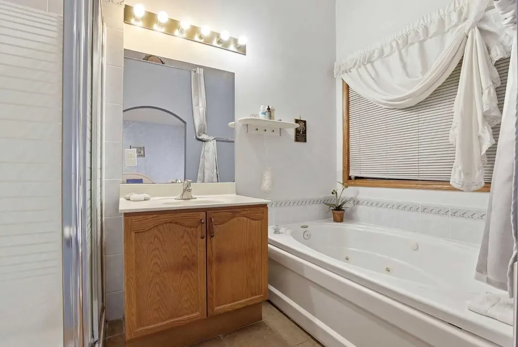 866 Applewood Drive SE Calgary AB T2A7R6