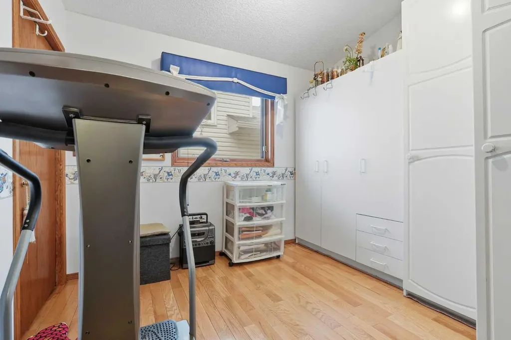 866 Applewood Drive SE Calgary AB T2A7R6