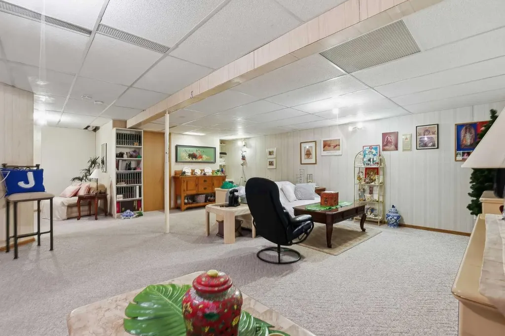 866 Applewood Drive SE Calgary AB T2A7R6