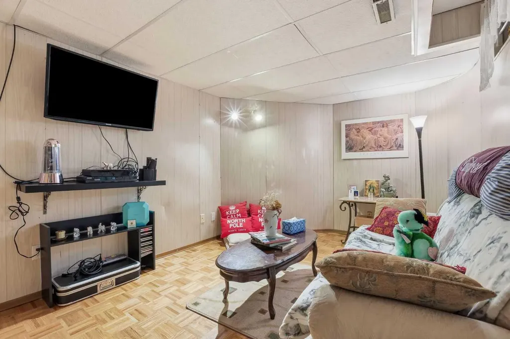 866 Applewood Drive SE Calgary AB T2A7R6