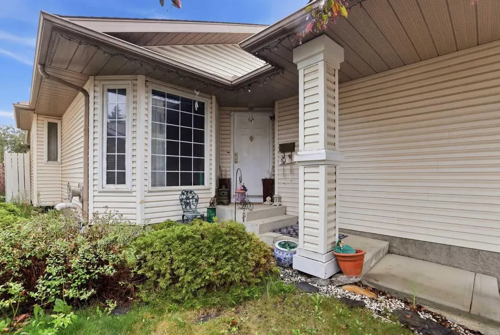 866 Applewood Drive SE Calgary AB T2A7R6