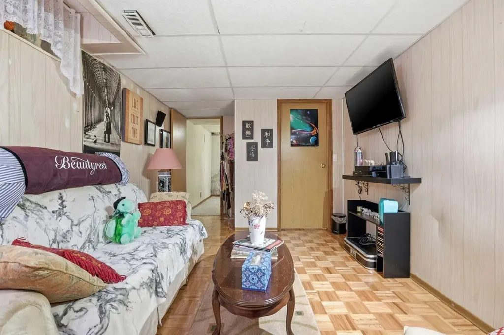 866 Applewood Drive SE Calgary AB T2A7R6