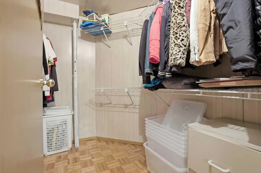 866 Applewood Drive SE Calgary AB T2A7R6