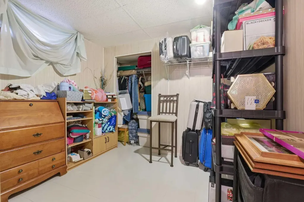 866 Applewood Drive SE Calgary AB T2A7R6