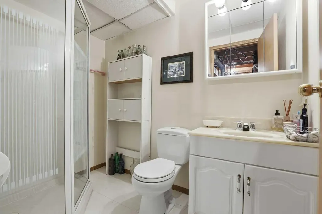 866 Applewood Drive SE Calgary AB T2A7R6