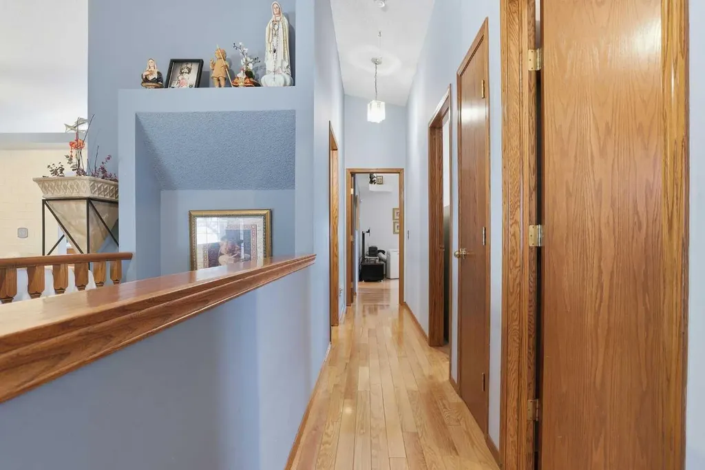 866 Applewood Drive SE Calgary AB T2A7R6