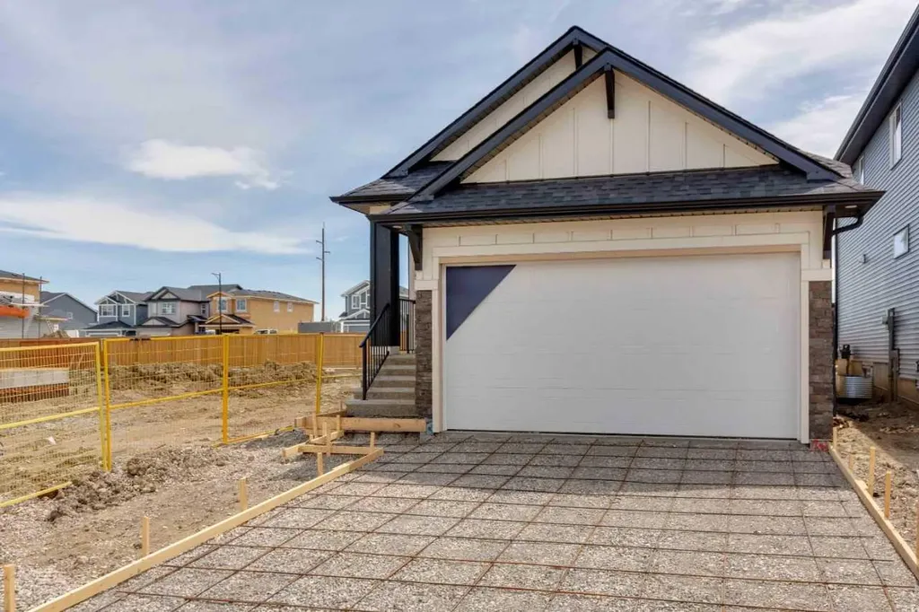 73 Southborough Square Cochrane AB T4C 3J7