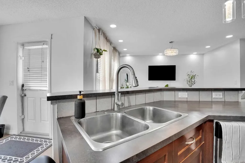 73 Covebrook Place NE Calgary AB T3K0C9