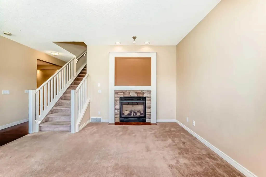 22 Everhollow Rise SW Calgary AB T2Y 5H2