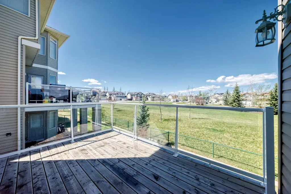 22 Everhollow Rise SW Calgary AB T2Y 5H2