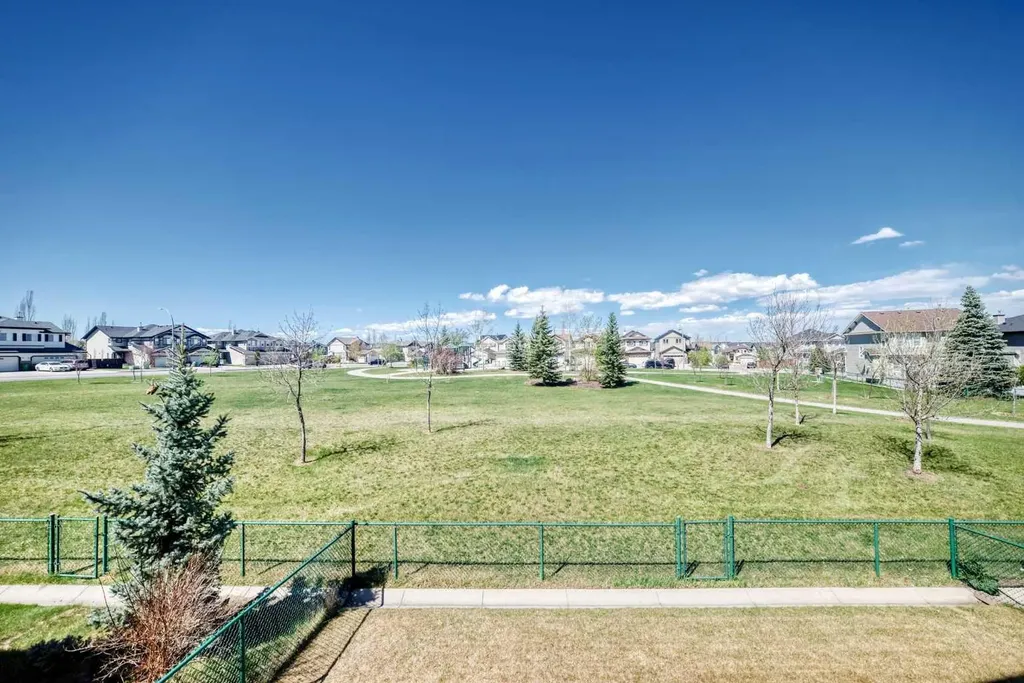 22 Everhollow Rise SW Calgary AB T2Y 5H2