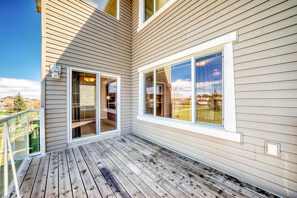 22 Everhollow Rise SW Calgary AB T2Y 5H2