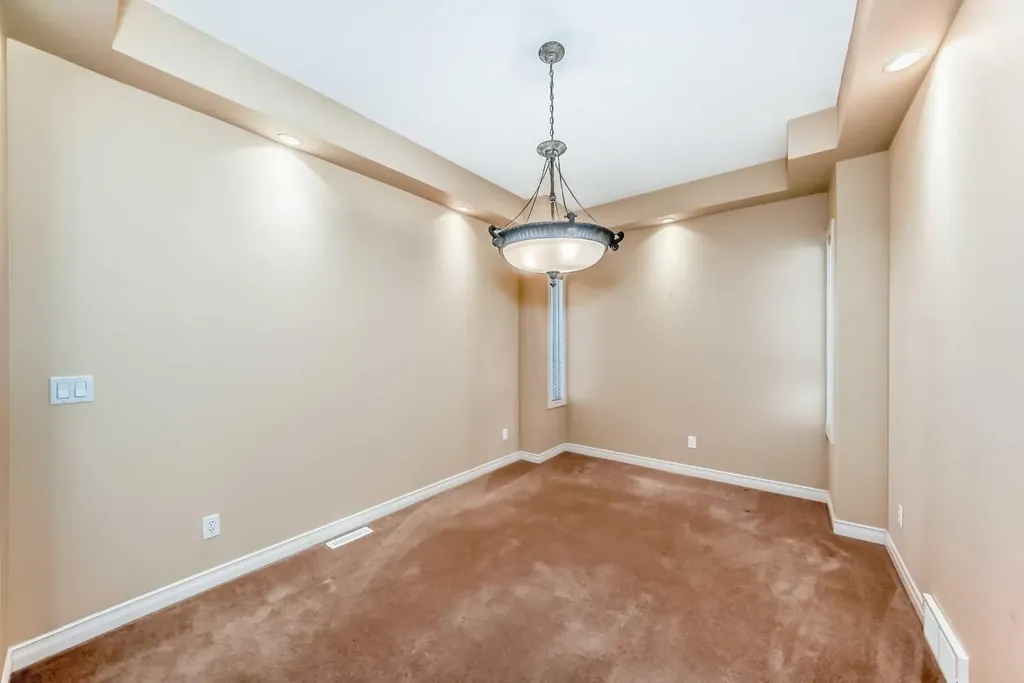 22 Everhollow Rise SW Calgary AB T2Y 5H2