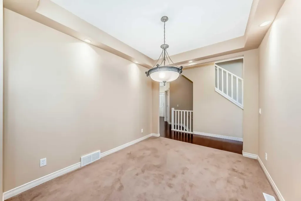 22 Everhollow Rise SW Calgary AB T2Y 5H2